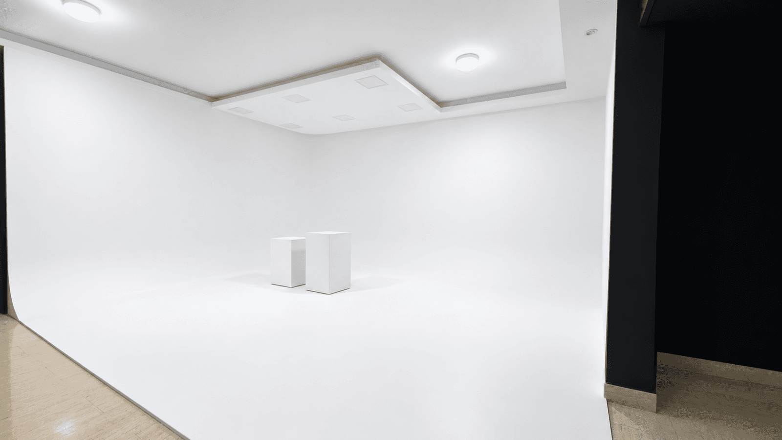 120 m² cyclorama studio — white infinity cyclorama photo and video studio in Mokattam, Cairo